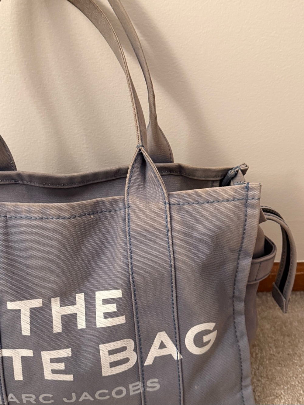 Marc Jacobs The Tote Bag Canvas Tote in faded light blue - Picture 10 of 16